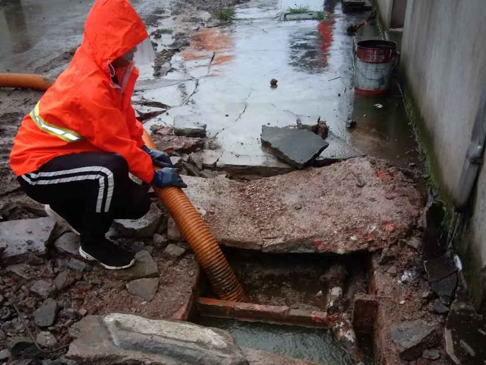 禹城专业清理污水池 炜誉市政以规范流程守护城市 “肠道”